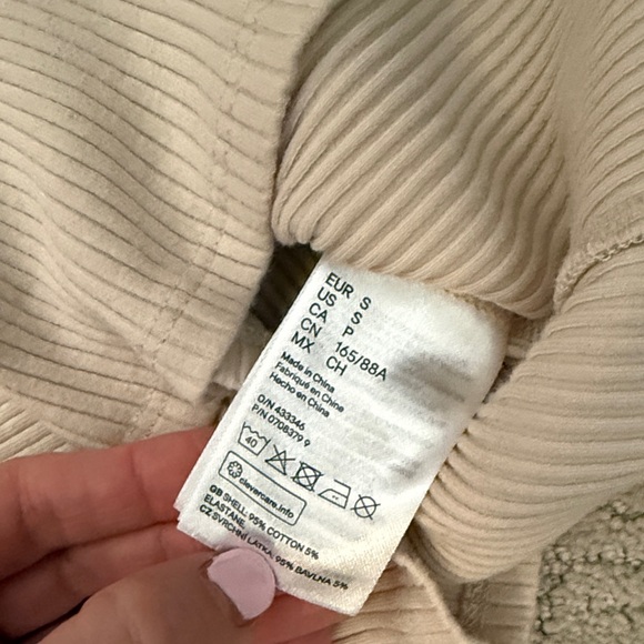 H&M Beige Ribbed Button-Down Top - Picture 3 of 3